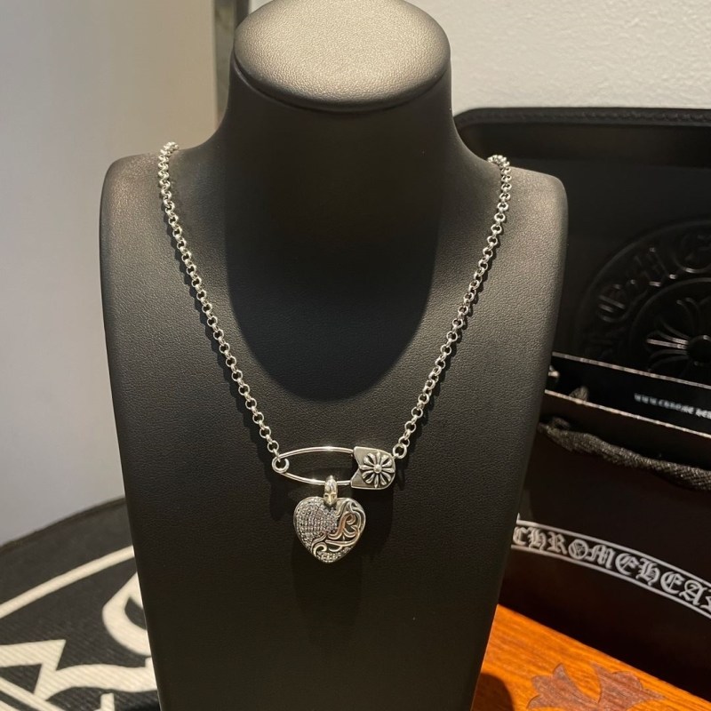 Ch*0me He**ts necklaces